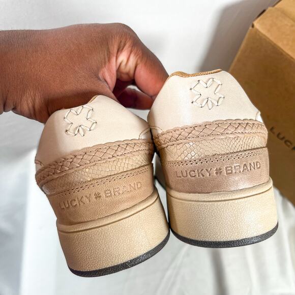 LUCKY BRAND Halinna Low Top Sneaker Fall Biege Size 10 - Picture 3 of 9